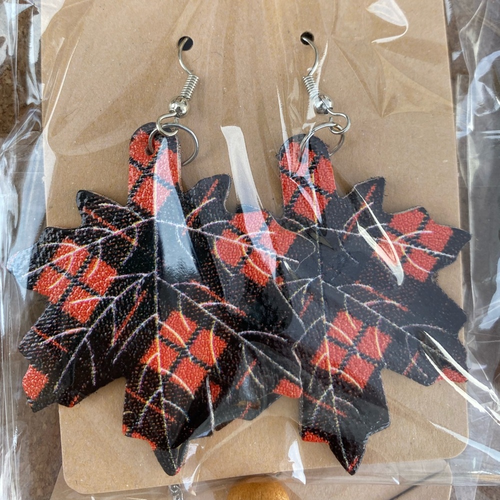 Plaid leaf earrings